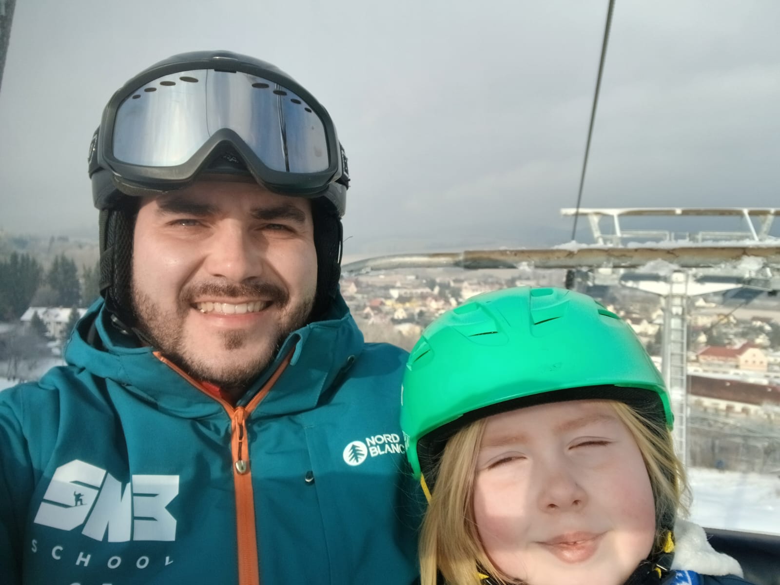 Rodinné lyžování bez chaosu na jakubvcelis.cz: s Jakubem zvládnou svah i ti nejmenší