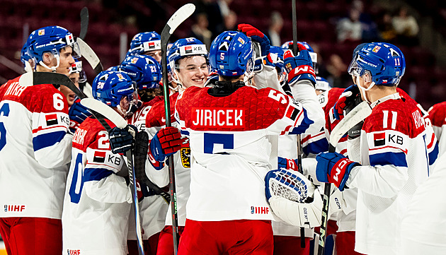 Junioři se konečně dostali domů. Smutné stříbro v mezičase přeměnili ve veselé