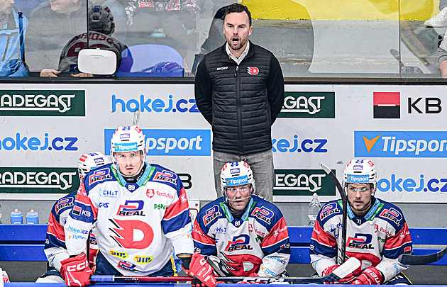 ONLINE: Dynamo srovnalo krok s Hradcem. Kometa odskočila Litvínovu, Třinec se trápí