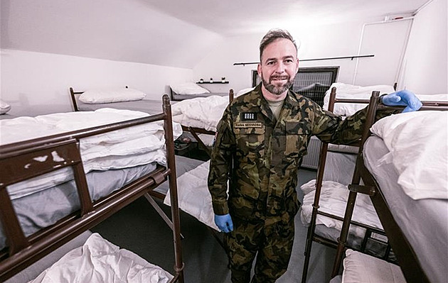 Azyl s vojenským režimem. V Jihlavě váleční veteráni pomáhají lidem z ulice