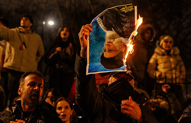 Íránci promluvili o situaci v zemi. Popsali střelbu do davů i první popravy