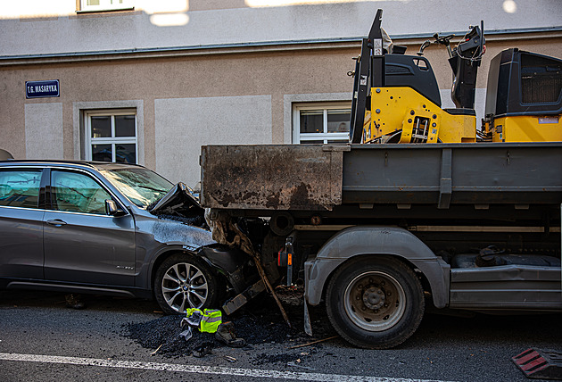 Najel autem do lidí, jeden člověk zemřel. Soud seniora zprostil viny