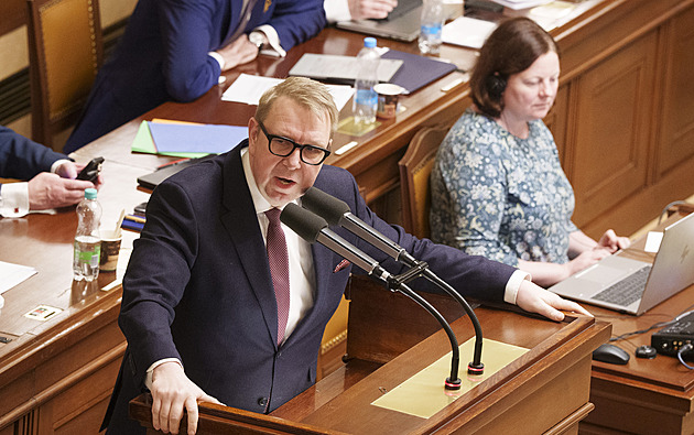 Ivane, stavební firmy kvůli tobě nestavěly byty, vyčetl Juchelka Bartošovi