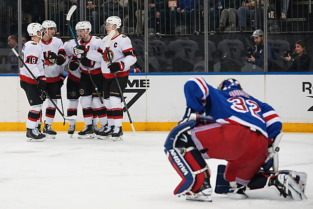 Vladař kvůli zranění střídal, Rangers schytali další drtivý debakl