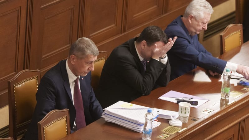 „Sedmiletý fracek?“ Macinka uchvátil grimasami ve Sněmovně. Podívejte se na některé z nich