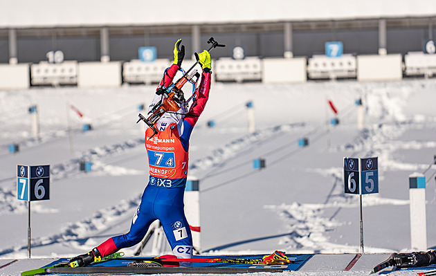 Biatlon ONLINE: Muži jedou štafetu. Famózní ležka Horniga, na trati je ale sám