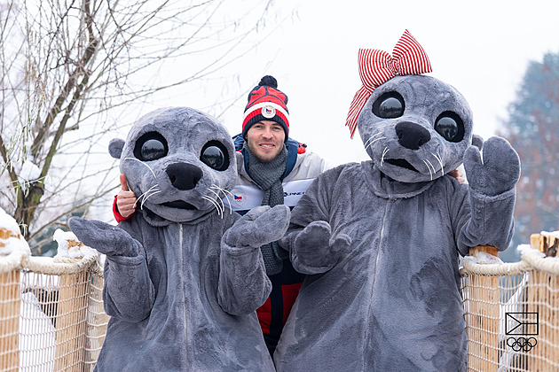 Rohan představil maskoty Olympiády dětí a mládeže. Jména lachtanů vybíraly žáci