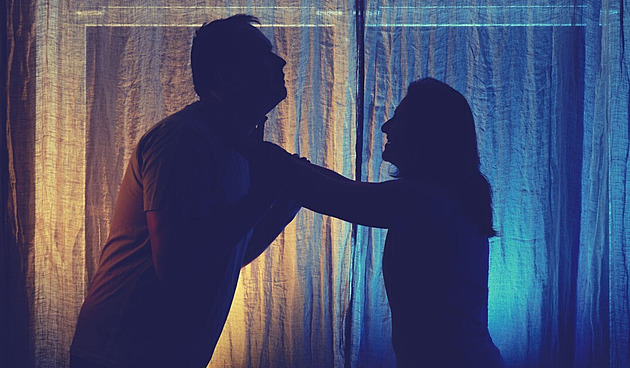 Nestojíš za nic! Domácí násilí přitvrzuje, hojně postihuje i děti