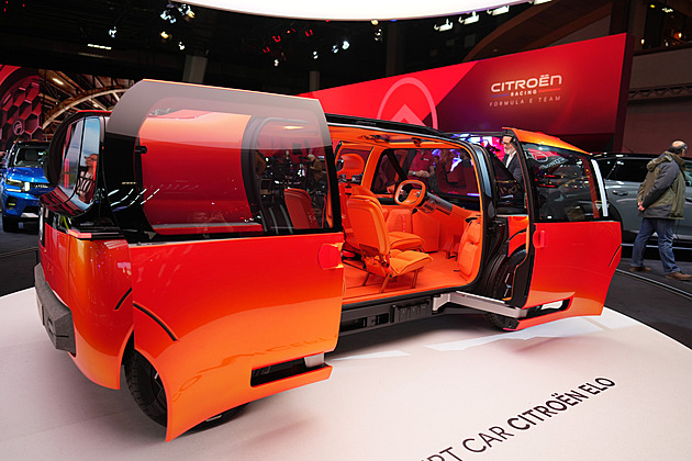 Bruselský autosalon ukázal, jak se Evropa snaží ubránit před dravci z východu