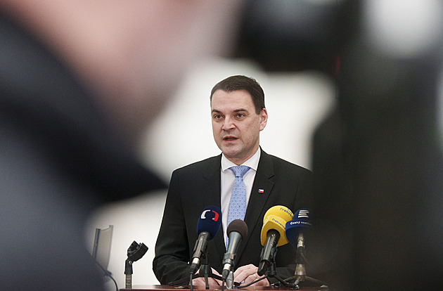 Jen díky mně se na to dokázali dívat, obhajuje Macinka grimasy ve Sněmovně