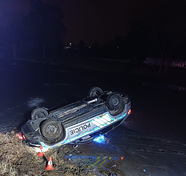 Dvě dívky se topily ve Vltavě u Trilčova jezu, policie málem přišla o dvě auta