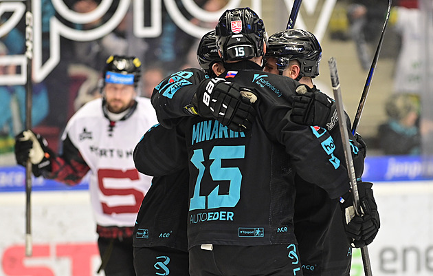 ONLINE: Sparta prohrává ve Varech, Brno vede ve Vítkovicích. Plzeň přehrává Hradec