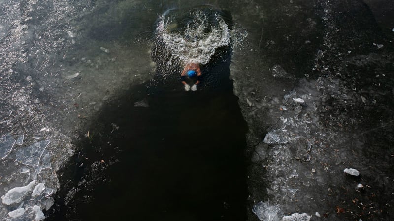 Tragická smrt influencera: Utonul pod ledem při pokusu o podplavání. Vše zachytila kamera