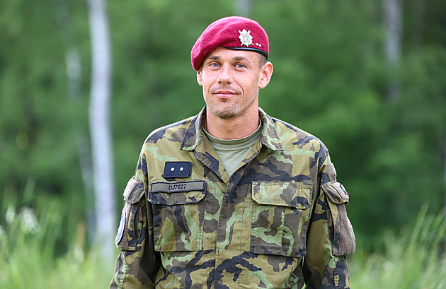 V Praze přistálo letadlo s Janem Darmovzalem, vězněným ve Venezuele