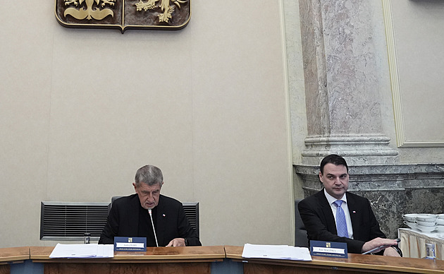 Vláda rozhodne o konci Kalouska ve VZP, koalice jedná o prodeji L-159 Ukrajině