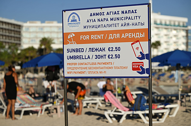 Kypr se zbavil Rusů. Počet turistů spadl k nule, rezidenti se stěhují pryč