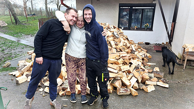 Pomoc, která zahřeje. Desítky potřebných získaly díky dárcům dřevo na zimu