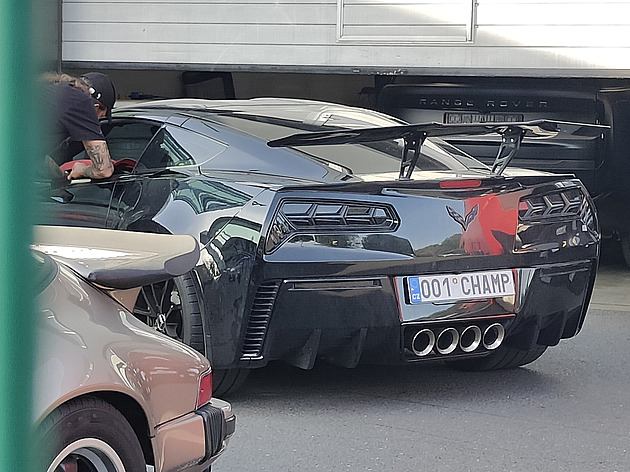 Karlos Terminátor Vémola chová nejen lvy, ale i automobilové bestie