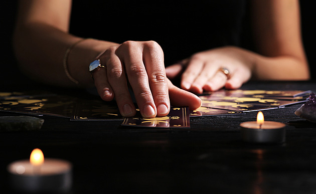 Pohání je strach i nejistota. Tato znamení snadno propadnou ezo a konspiracím