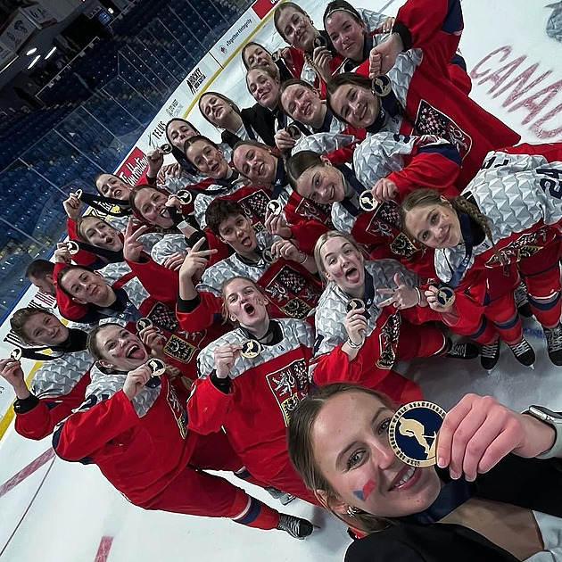 Absolutní hrdost, chválil trenér bronzové medailistky. Pak schytal vítěznou sprchu