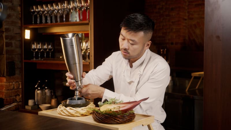 Od rýžové kaše k Michelinu. Šéfkuchař Levitate promluvil o dětství, tlaku i třetí hvězdě