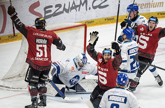 Úleva Sparty, v nájezdech zdolala Kladno. Třinec a Vary mají mečbol, Motor srovnal