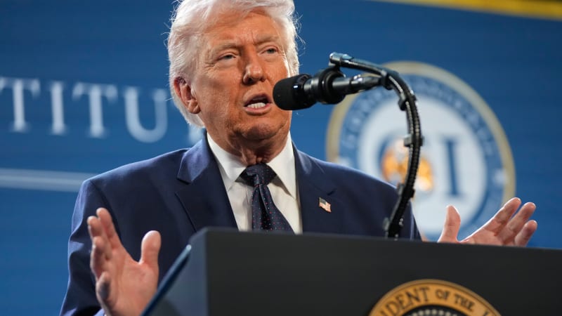 Šachová hra o íránský uran. Putin údajně nabídl Trumpovi jeho převoz do Moskvy, USA odmítly