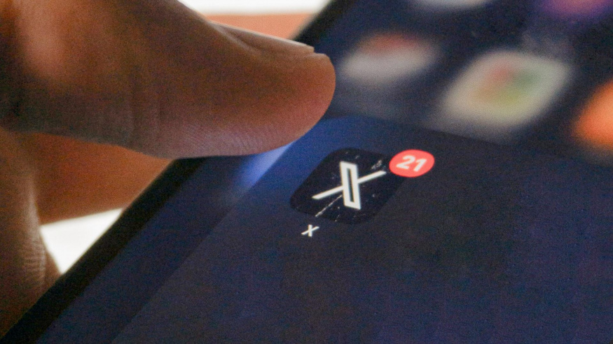 Síť X nasadila otravnou novinku. Jak vypnout automatický překlad příspěvků?