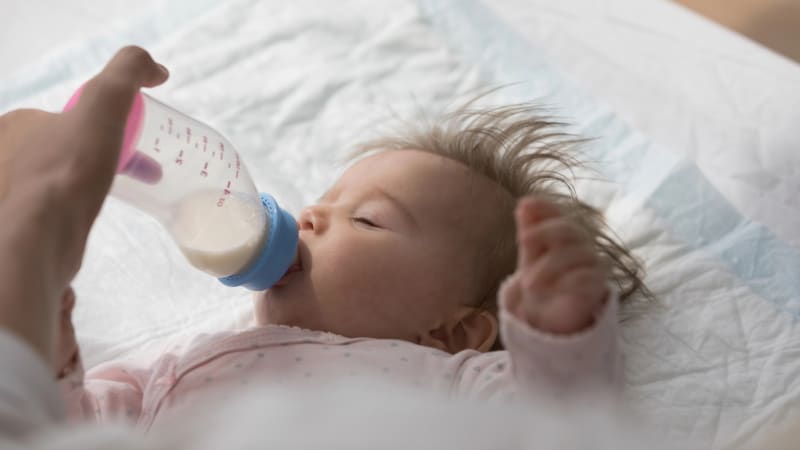 Nebezpečné kojenecké výživy: Státní hygienička přiznala chyby. Ministerstva se z nich poučí