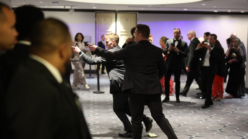 Útočník z Trumpovy večeře dobrovolně zůstane ve vazbě. Prezidenta prý zabít nechtěl