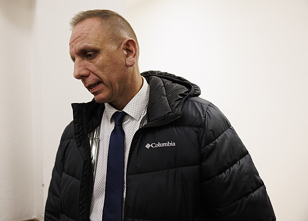 Kdo objednával revizní zprávy? Soud opět řešil smrt chlapce pod brankou na hřišti