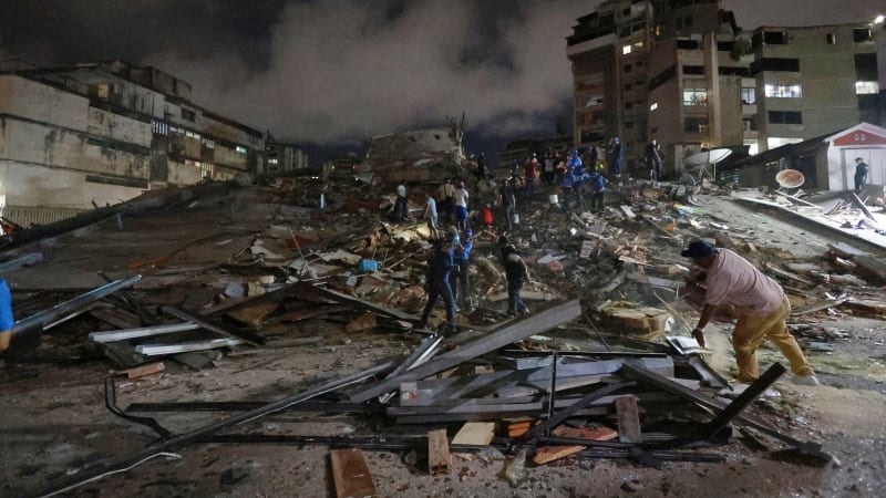 Venezuelu zasáhla silná zemětřesení. Obětí je až 100 000, záběry ukazují rozsah katastrofy