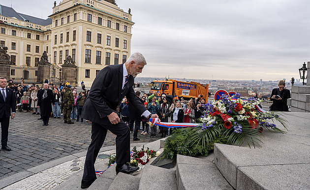 Piety, letectvo. Pavel udělil nejvyšší hodnost. Studenti a herci hrozí stávkou